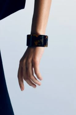 Machete Jumbo Cuff In Tortoise Checker