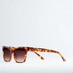 Machete Sally Sunglasses In Mod Tortoise